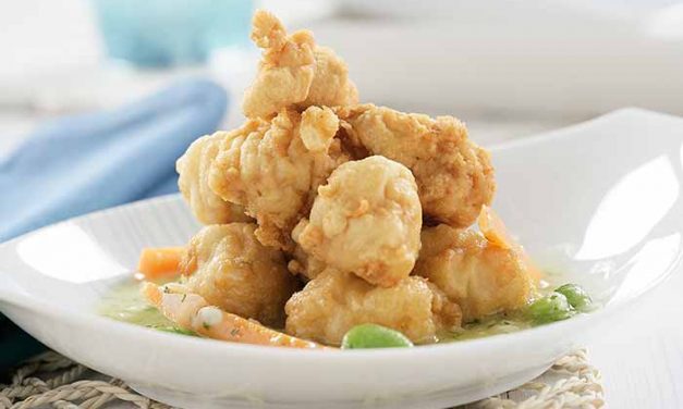 Cazón en adobo en salsa verde con habitas y zanahoria