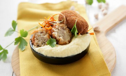 Croquetas caseras de cocido con espuma de hummus