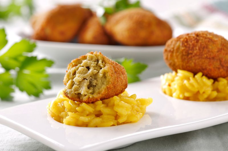 Risotto al azafrán con croquetas de ortiguillas
